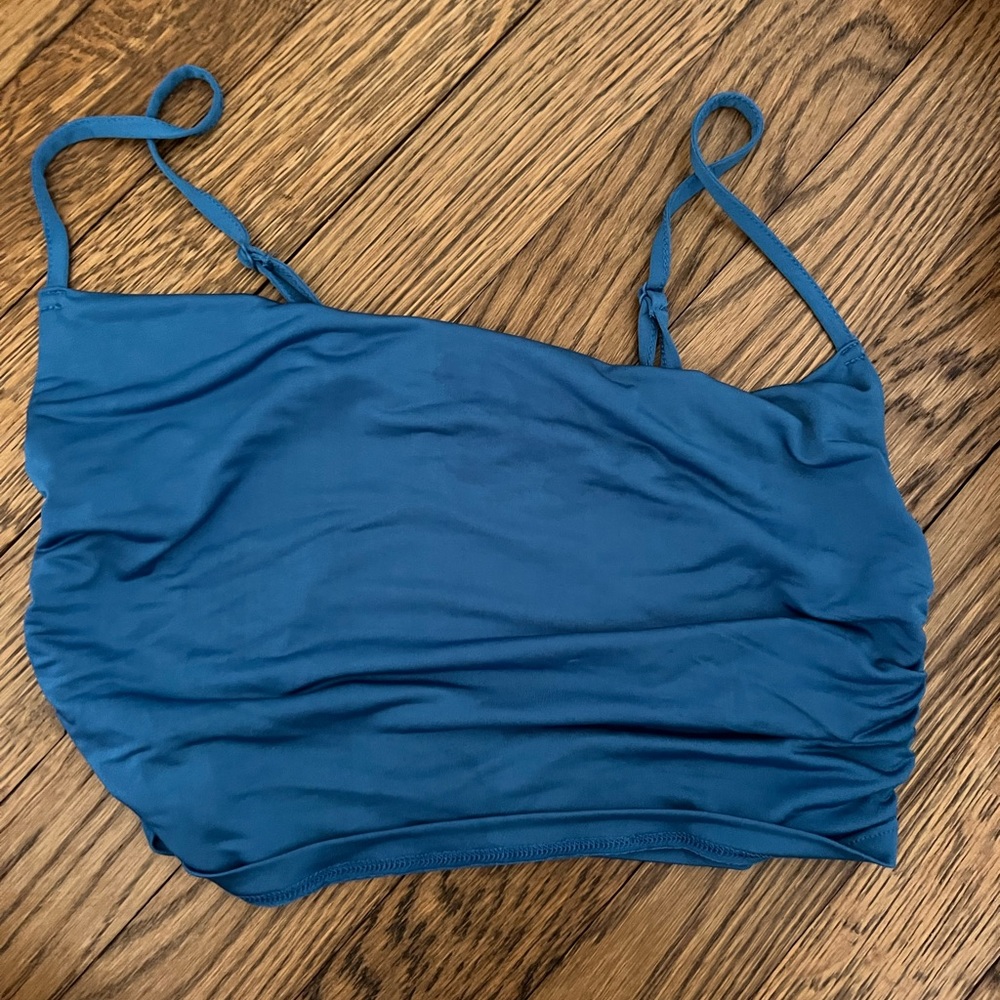 urban outfitters blue cropped top
